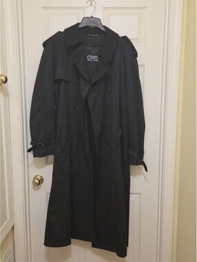 Vintage Chaps Ralph Lauren men's double-breasted trench coat in black. 44R